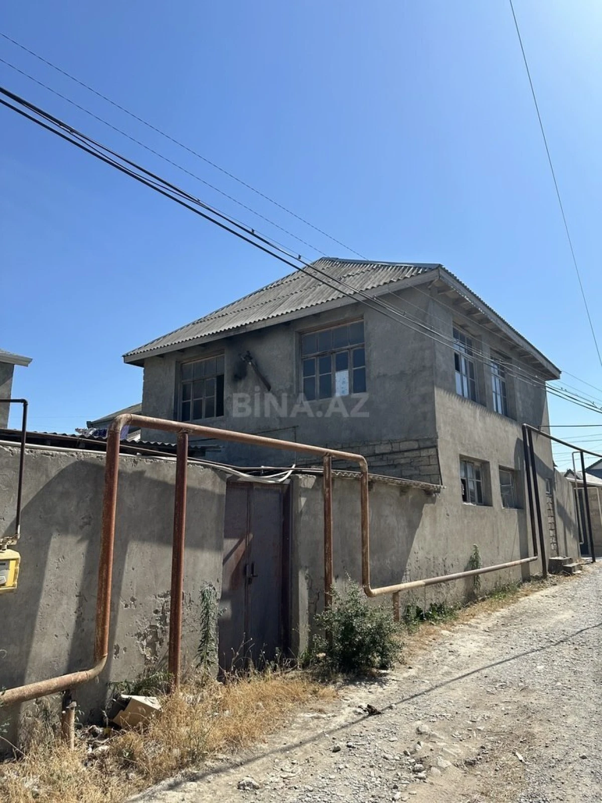 Satılır 9 otaqlı həyət evi 200 m²