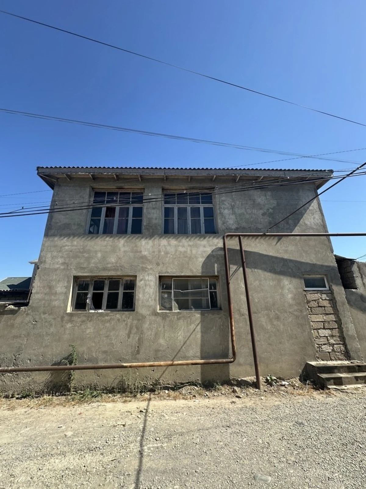 Satılır 9 otaqlı həyət evi 200 m²