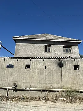 Satılır 9 otaqlı həyət evi 200 m²