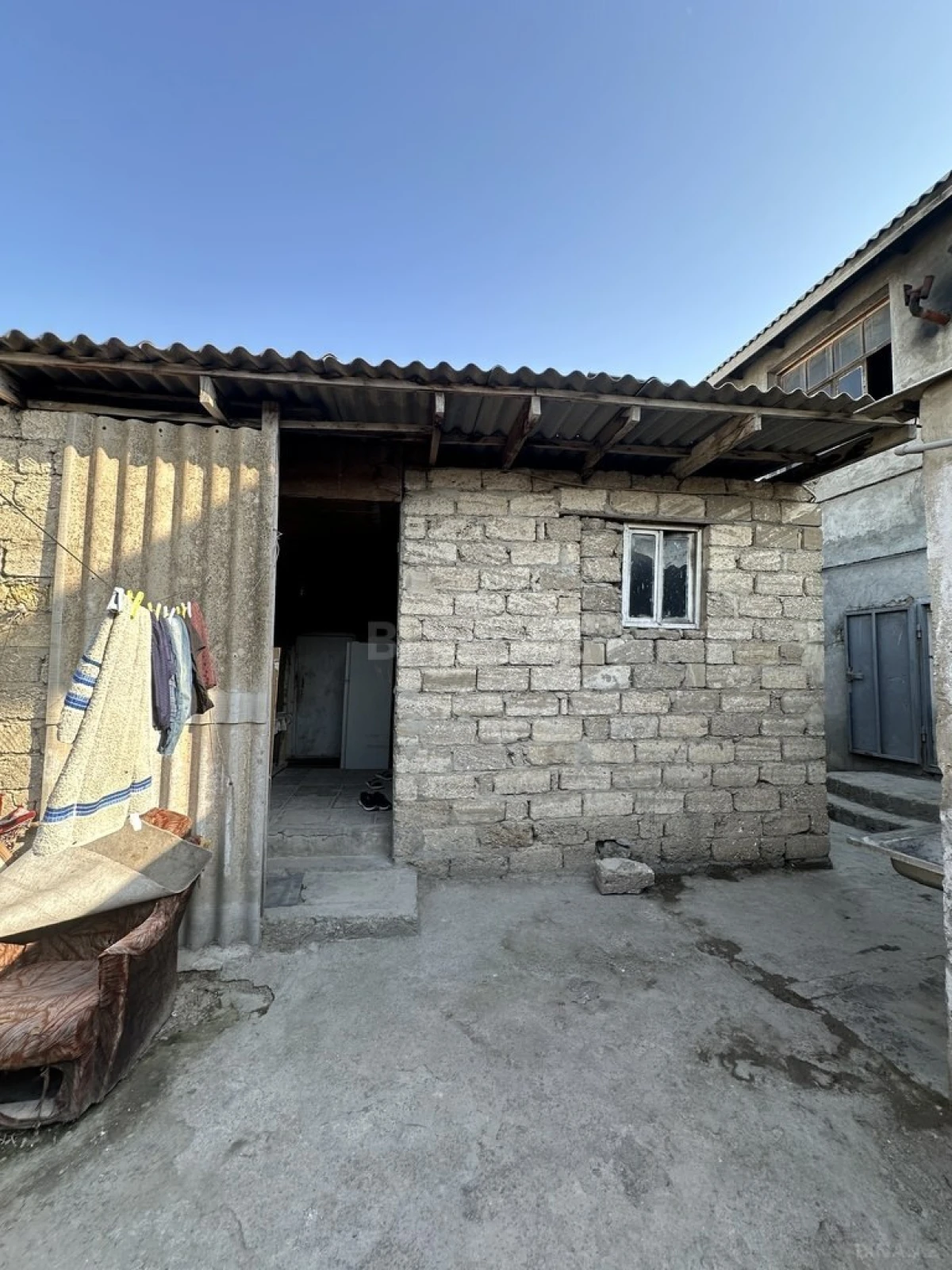 Satılır 9 otaqlı həyət evi 200 m²