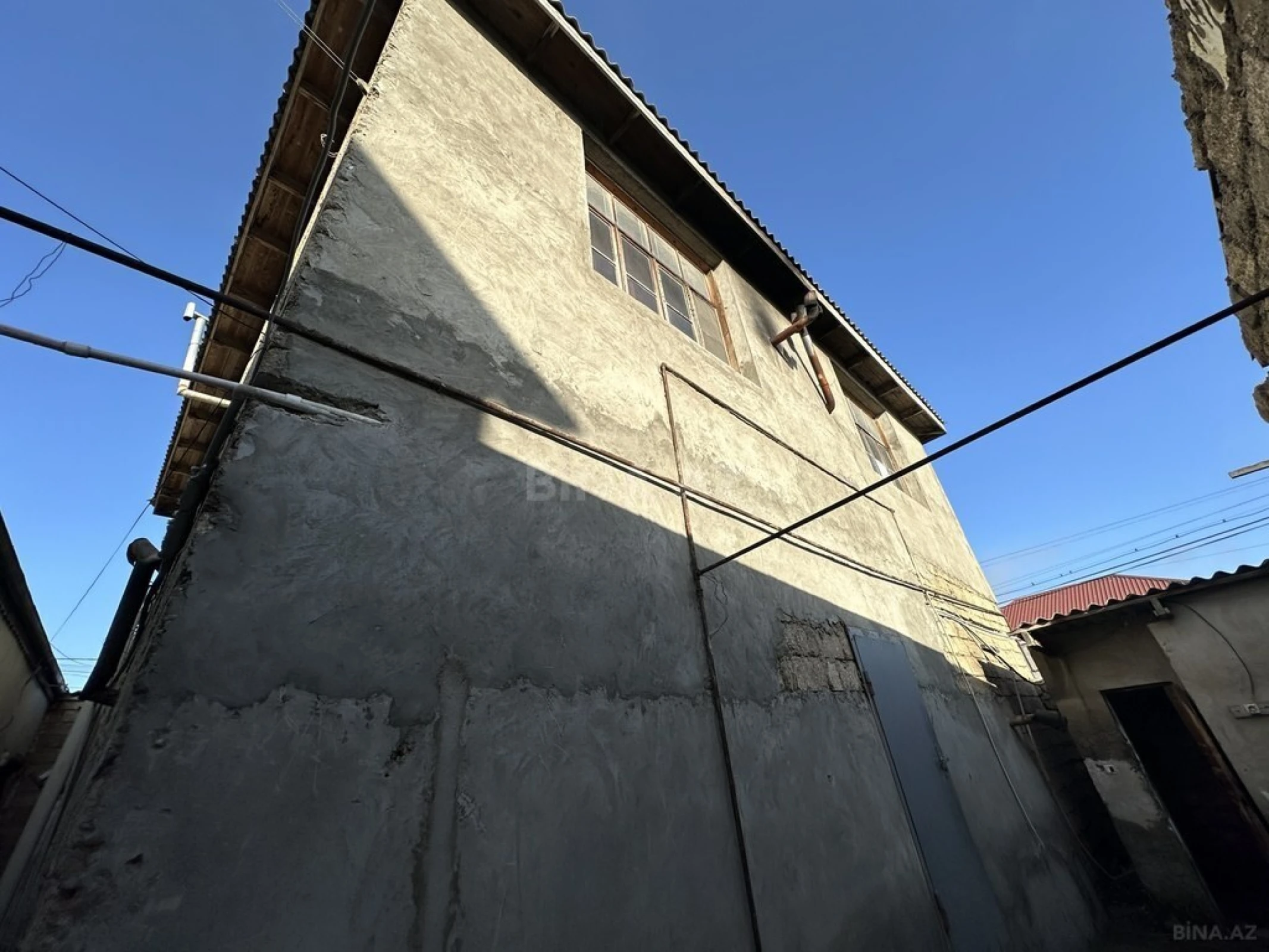Satılır 9 otaqlı həyət evi 200 m²