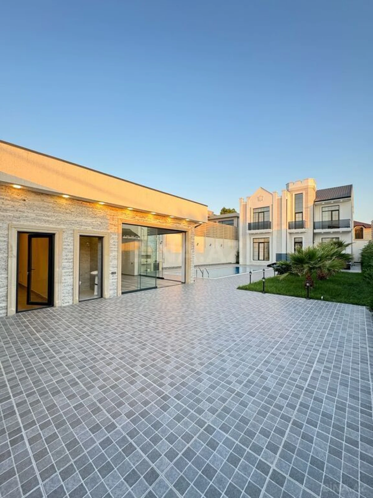 Satılır 6 otaqlı həyət evi 400 m²