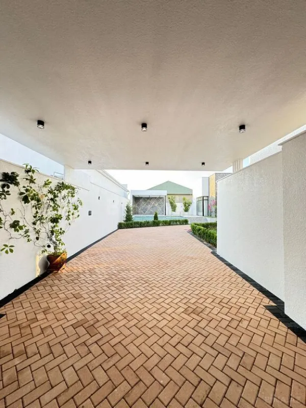 Satılır 5 otaqlı həyət evi 220 m²