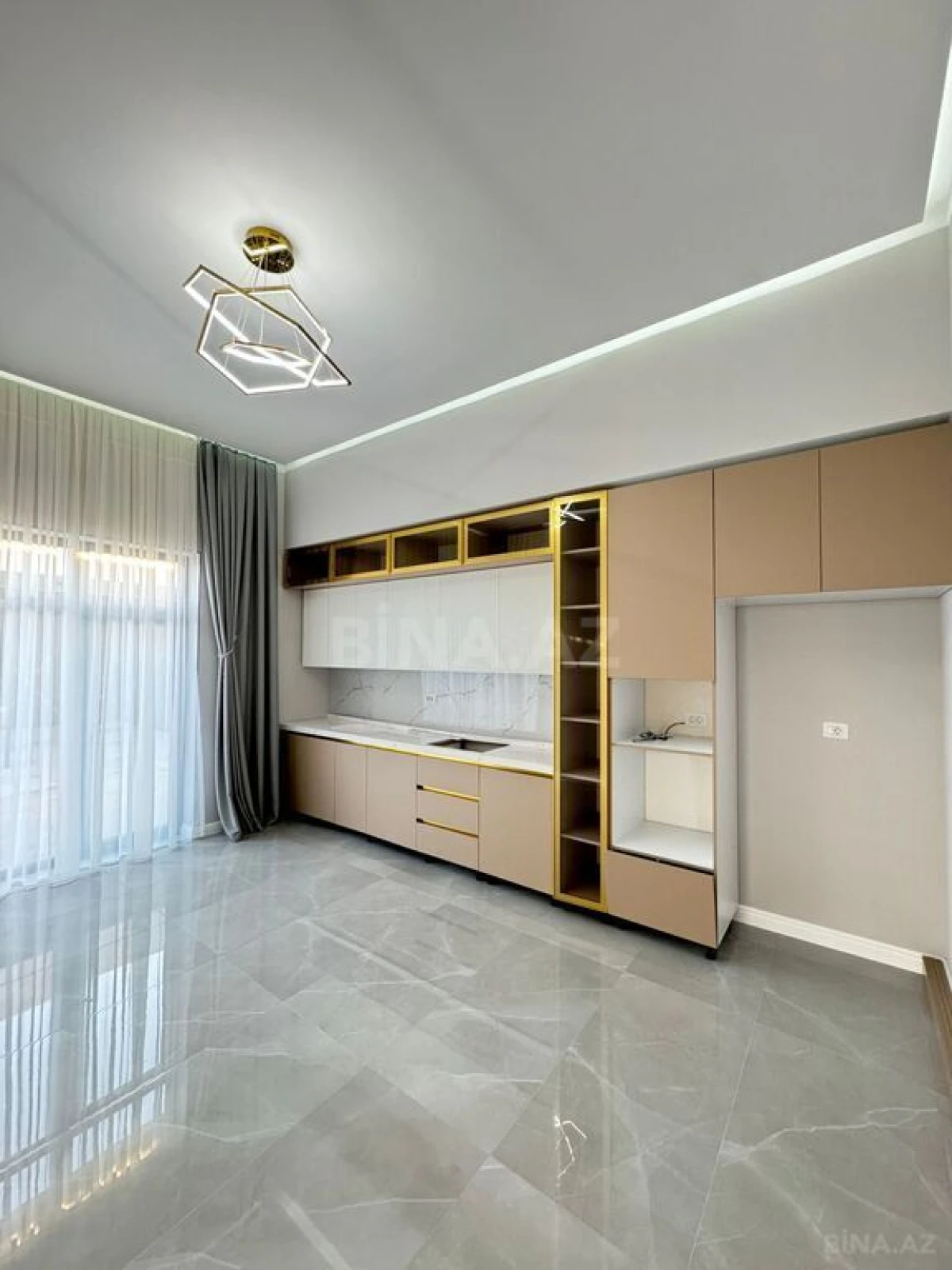 Satılır 5 otaqlı həyət evi 220 m²