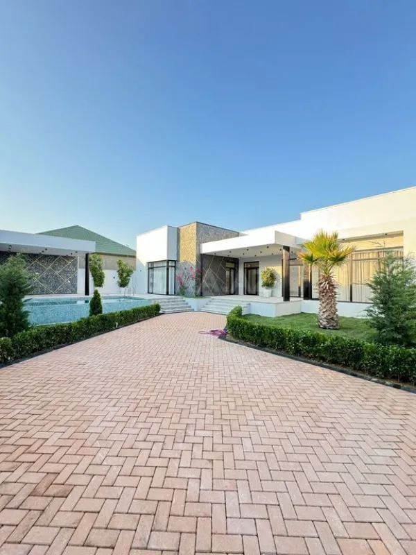 Satılır 5 otaqlı həyət evi 220 m²