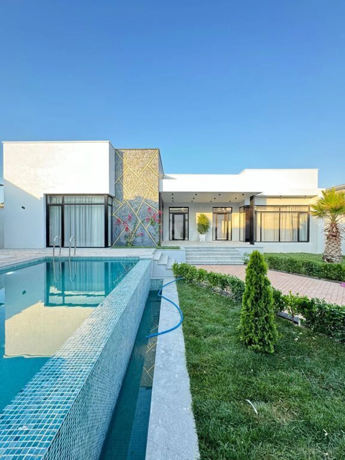 Satılır 5 otaqlı həyət evi 220 m²