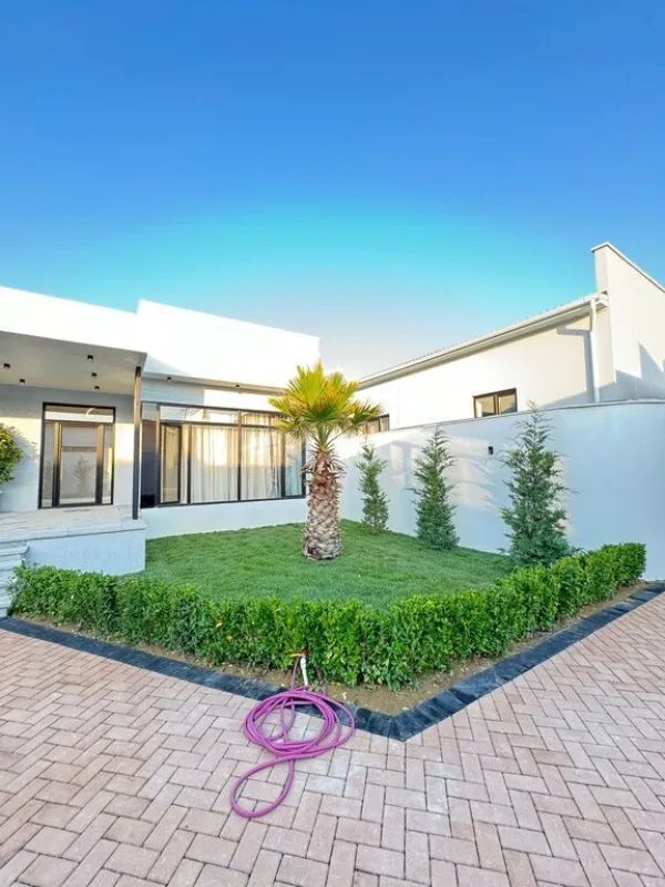 Satılır 5 otaqlı həyət evi 220 m²