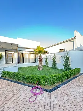 Satılır 5 otaqlı həyət evi 220 m²