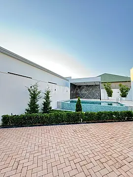 Satılır 5 otaqlı həyət evi 220 m²