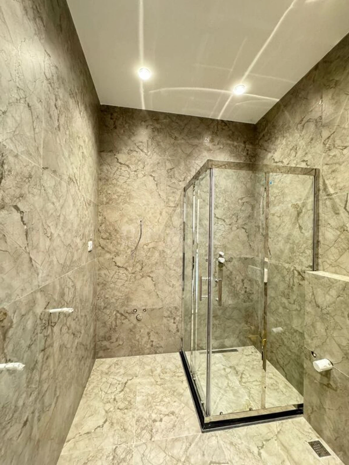 Satılır 5 otaqlı həyət evi 220 m²