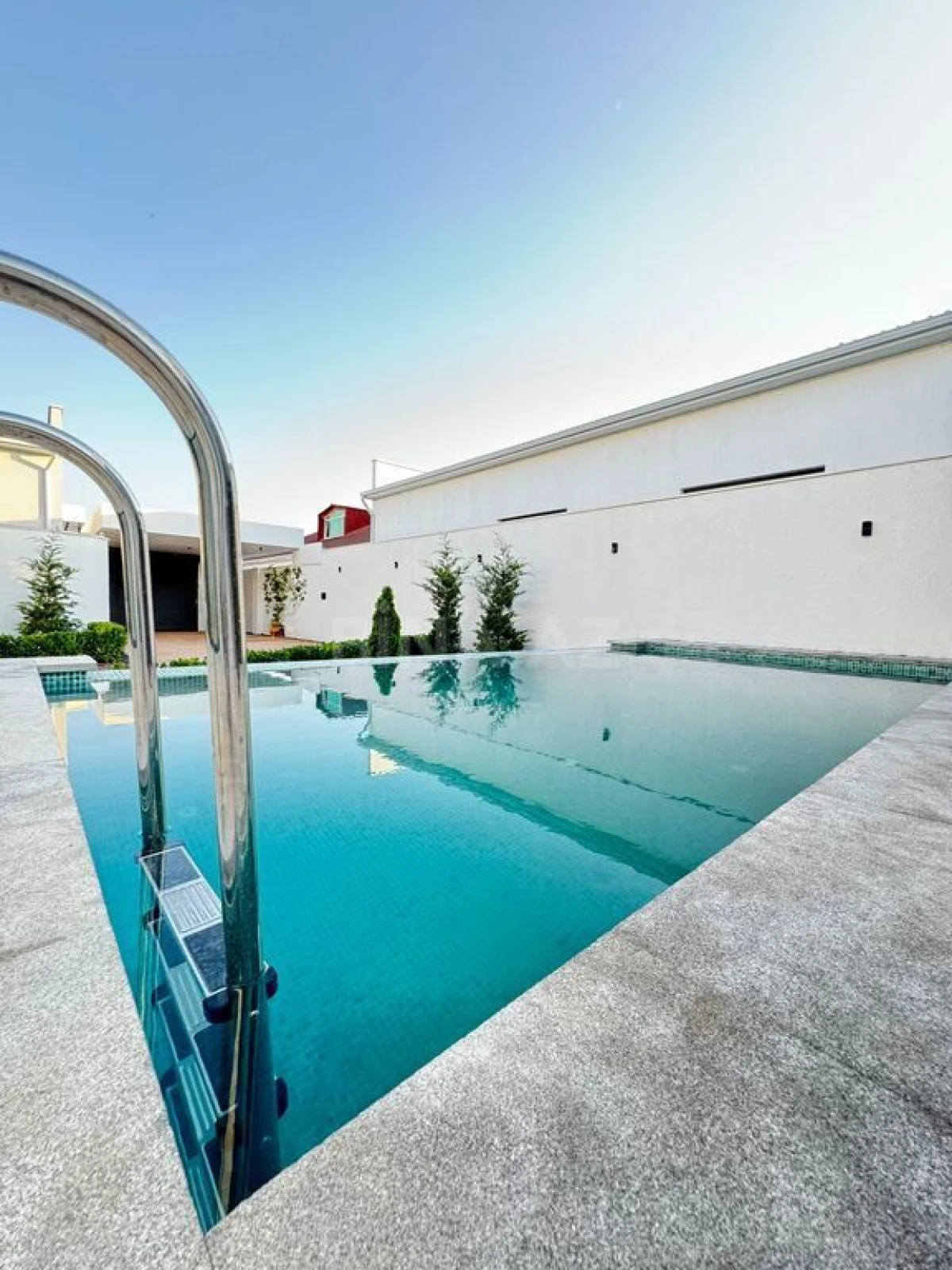 Satılır 5 otaqlı həyət evi 220 m²