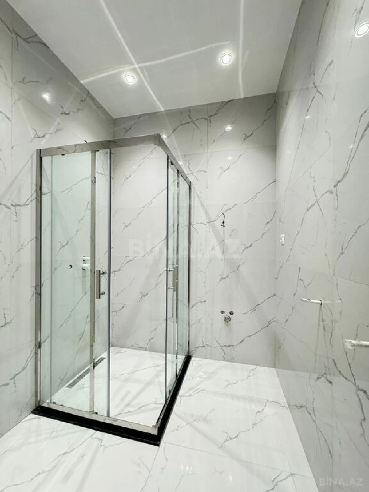 Satılır 5 otaqlı həyət evi 220 m²