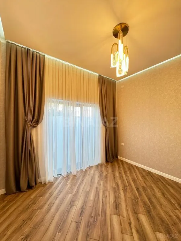 Satılır 5 otaqlı həyət evi 220 m²