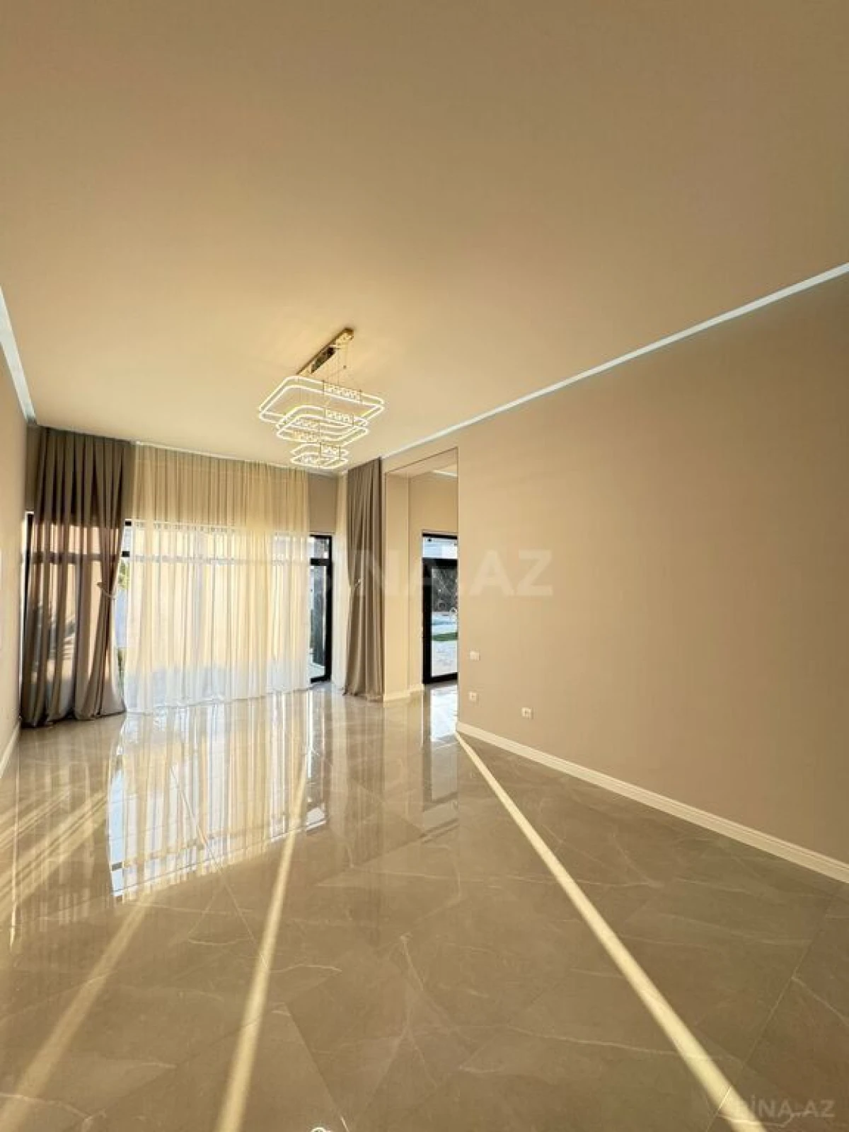 Satılır 5 otaqlı həyət evi 220 m²