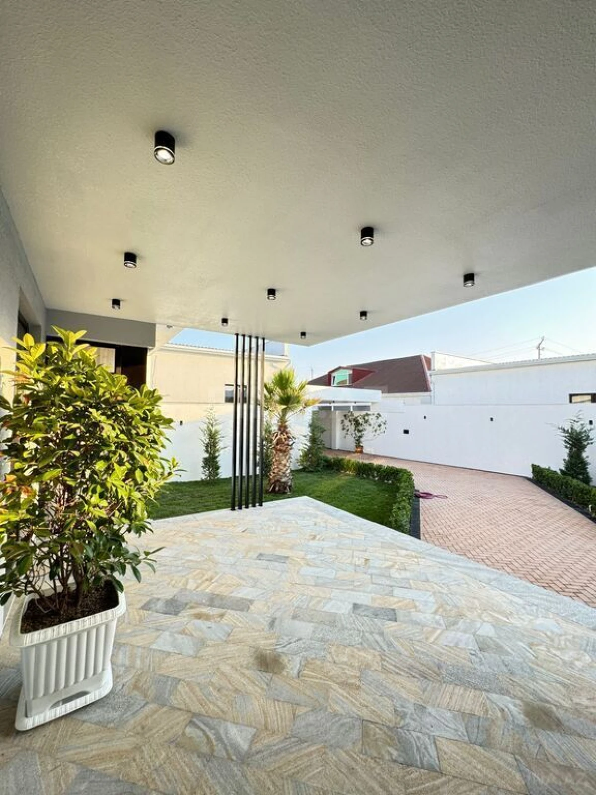 Satılır 5 otaqlı həyət evi 220 m²