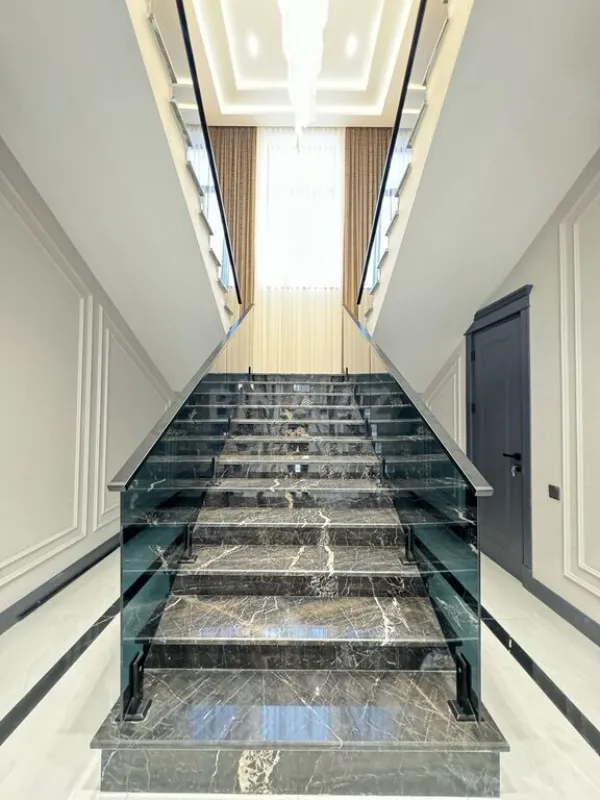 Satılır 6 otaqlı həyət evi 400 m²