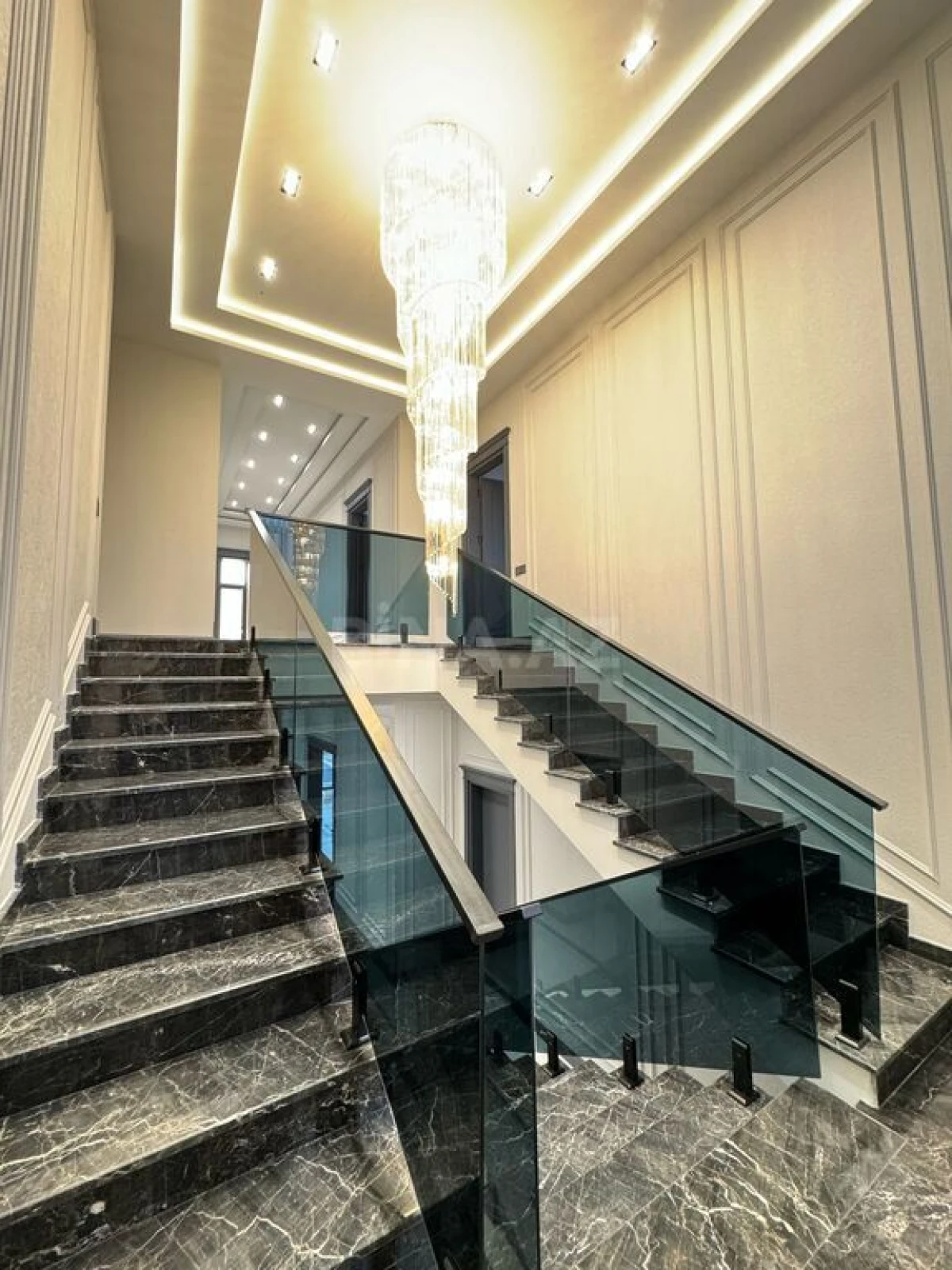 Satılır 6 otaqlı həyət evi 400 m²