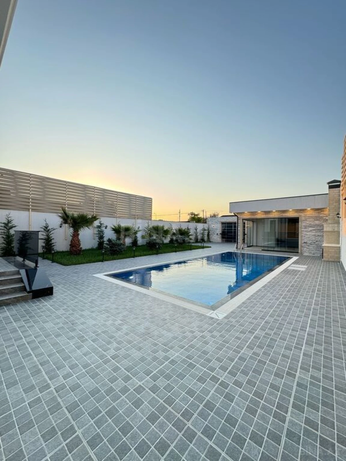 Satılır 6 otaqlı həyət evi 400 m²