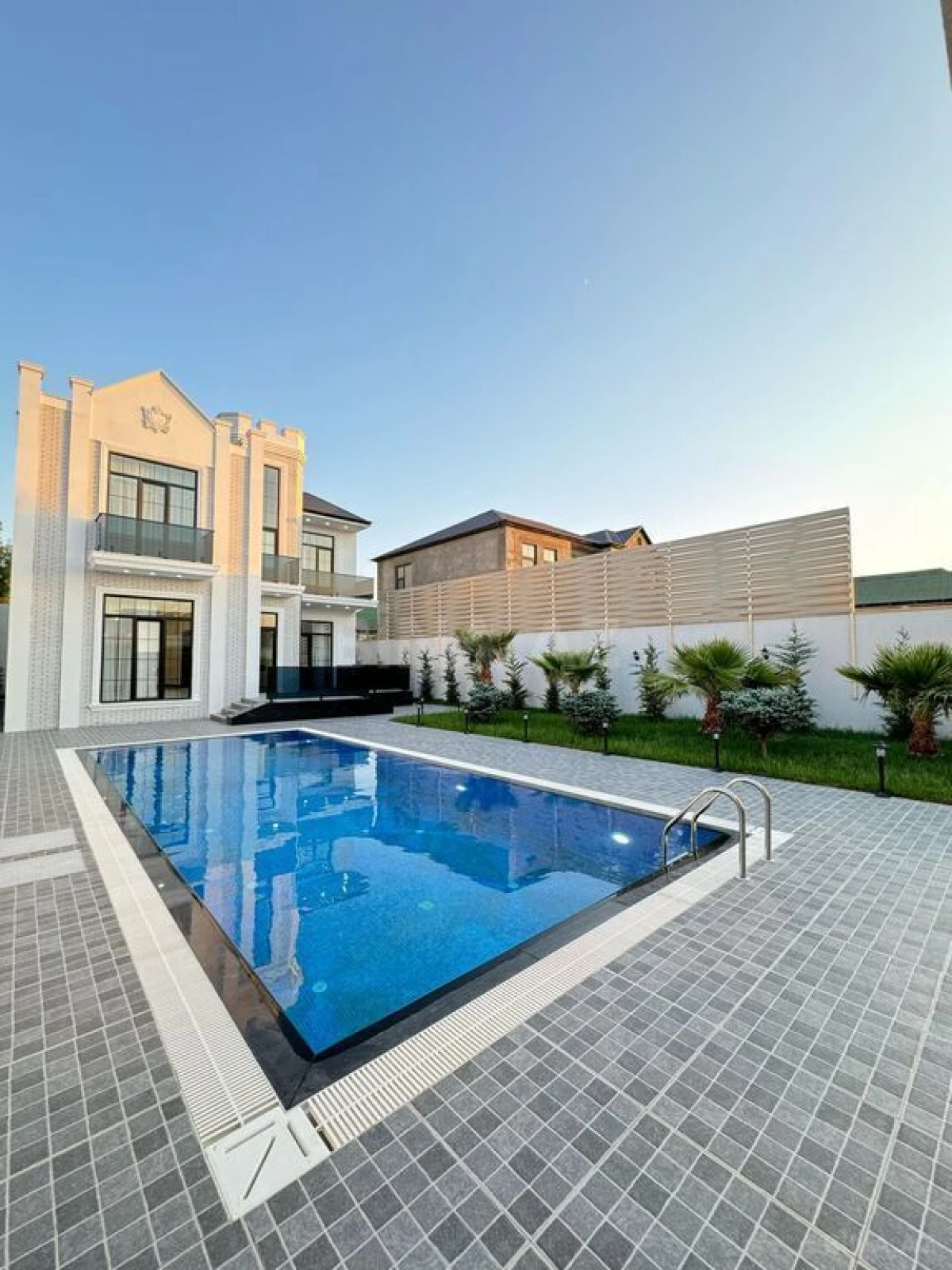 Satılır 6 otaqlı həyət evi 400 m²