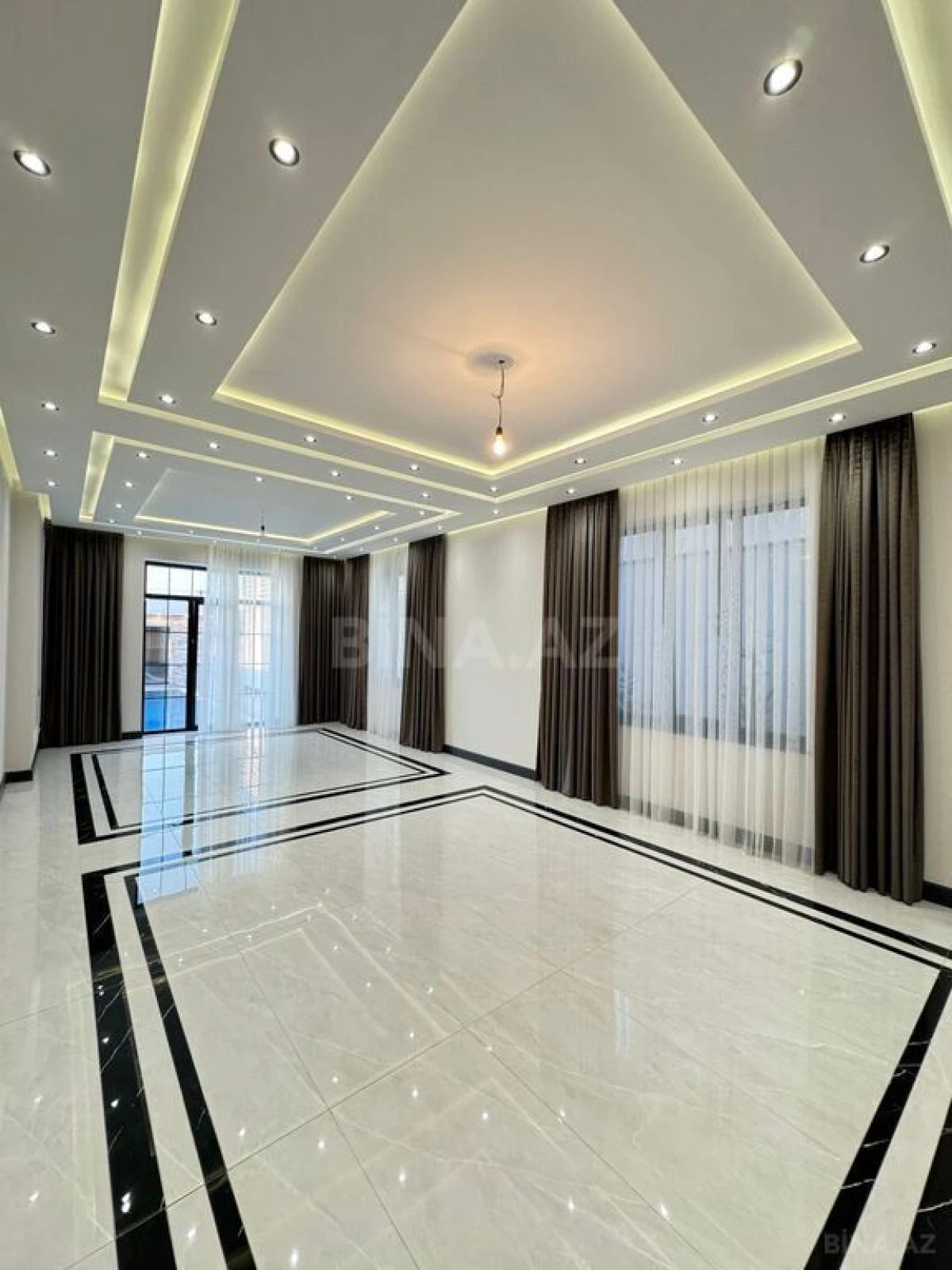 Satılır 6 otaqlı həyət evi 400 m²