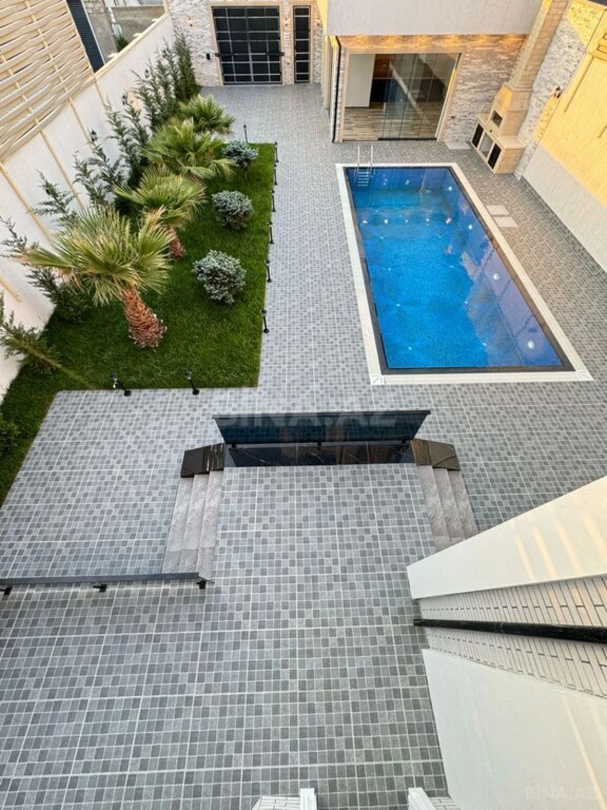 Satılır 6 otaqlı həyət evi 400 m²