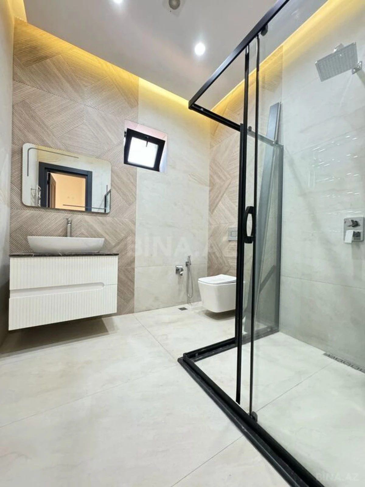 Satılır 6 otaqlı həyət evi 400 m²