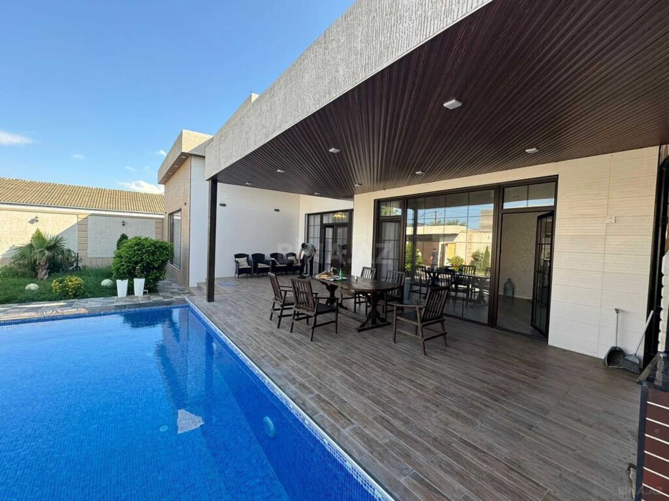 Kirayə verilir 5 otaqlı həyət evi 300 m²