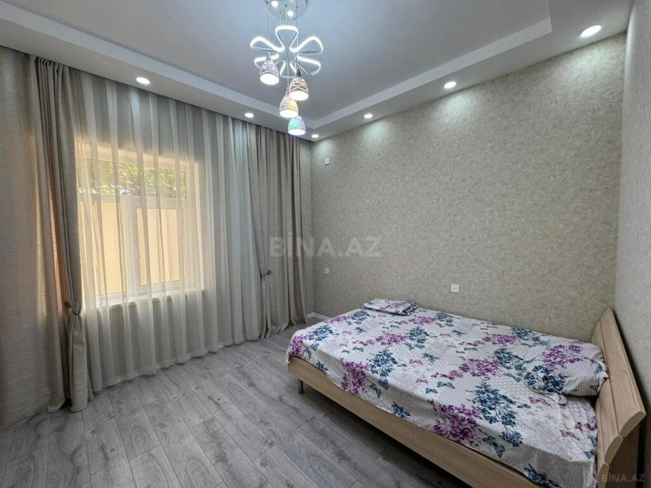 Kirayə verilir 4 otaqlı həyət evi 280 m²