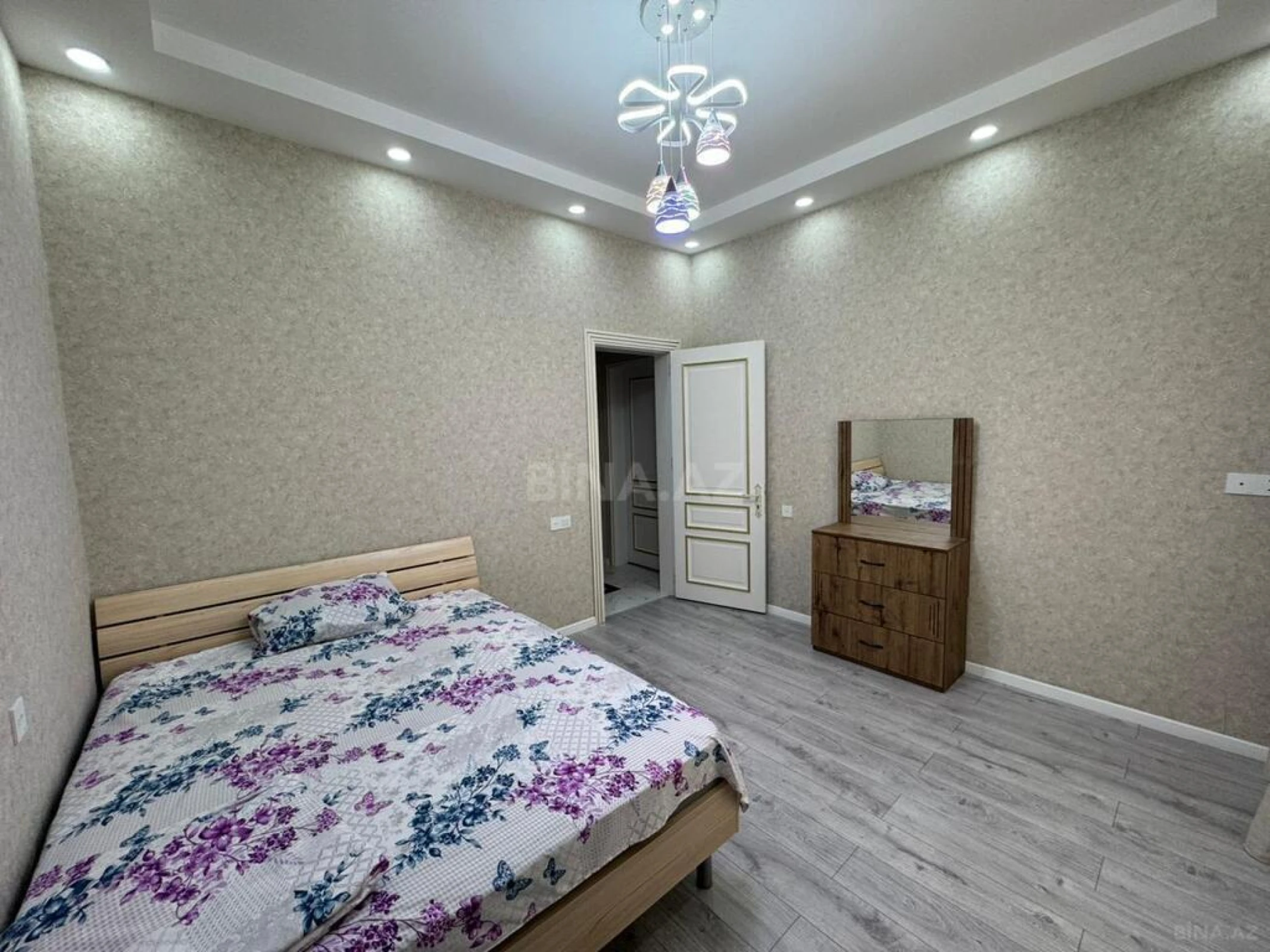 Kirayə verilir 4 otaqlı həyət evi 280 m²