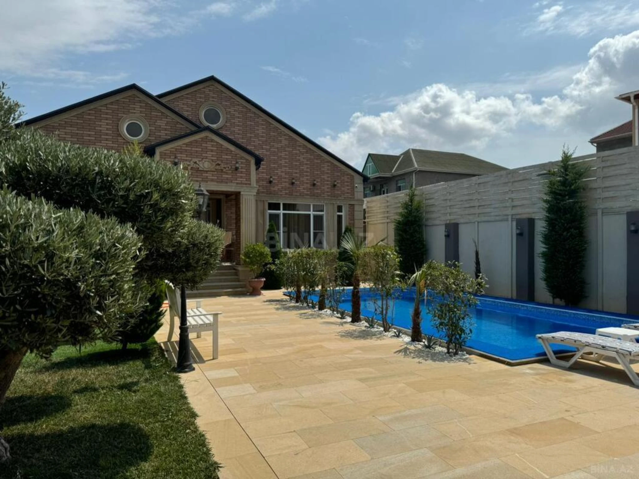 Kirayə verilir 4 otaqlı həyət evi 280 m²