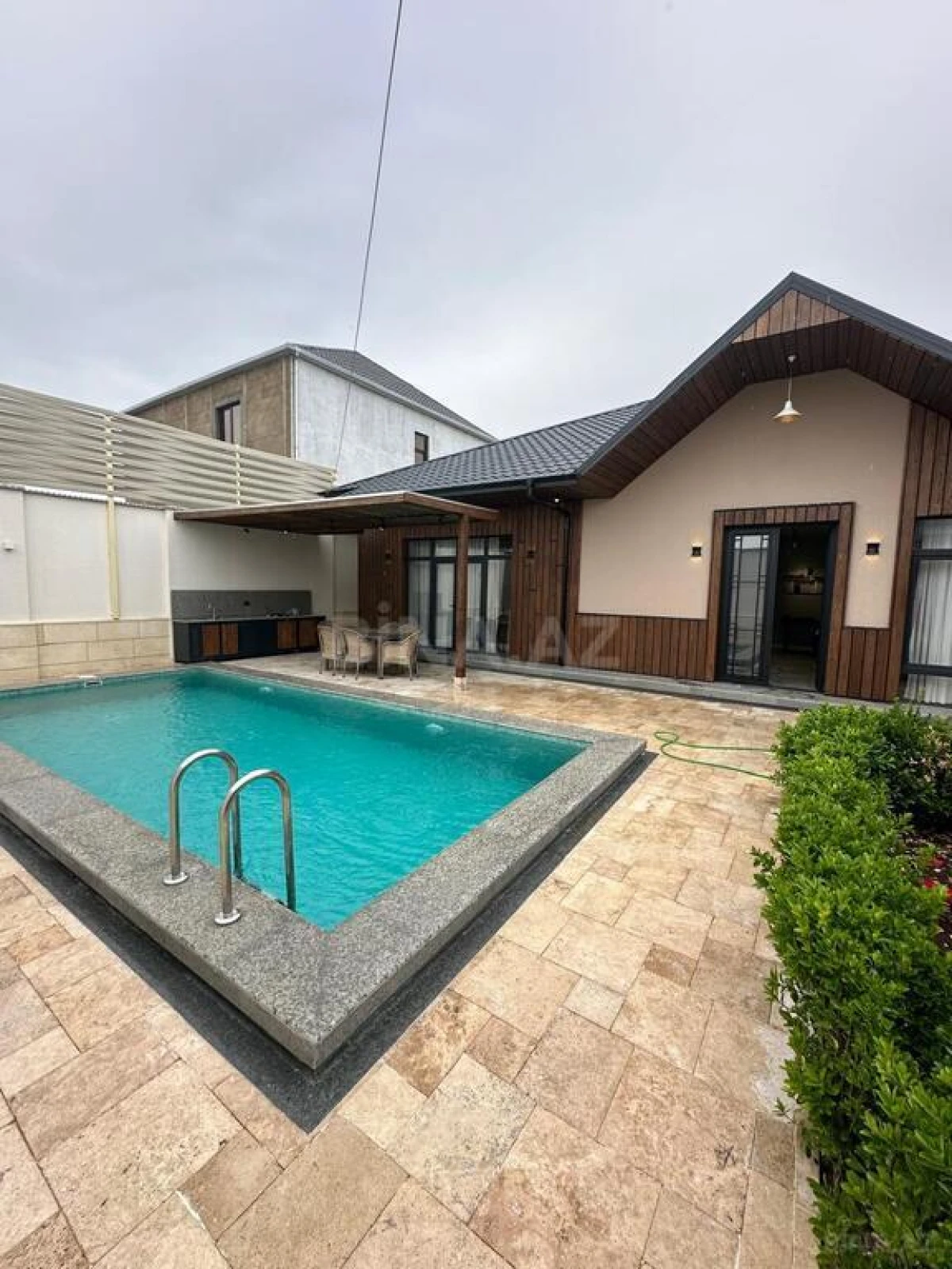 Kirayə verilir 5 otaqlı həyət evi 280 m²