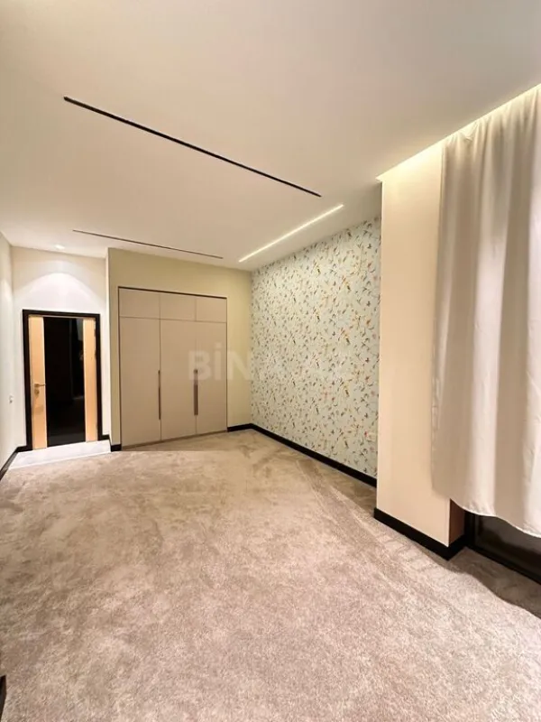 Satılır 5 otaqlı həyət evi 300 m²