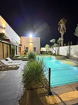 Satılır 5 otaqlı həyət evi 300 m²