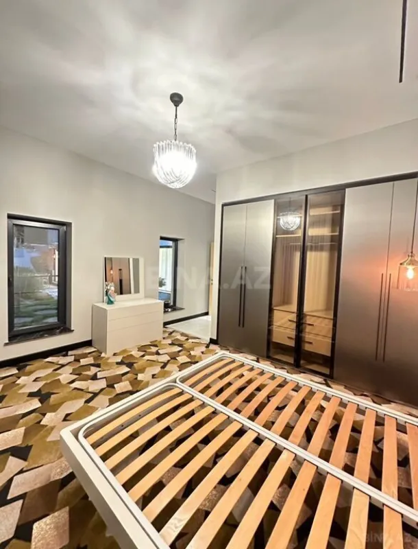 Satılır 5 otaqlı həyət evi 300 m²