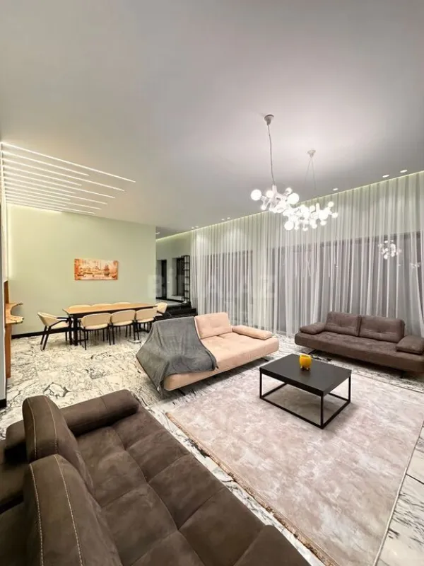 Satılır 5 otaqlı həyət evi 300 m²