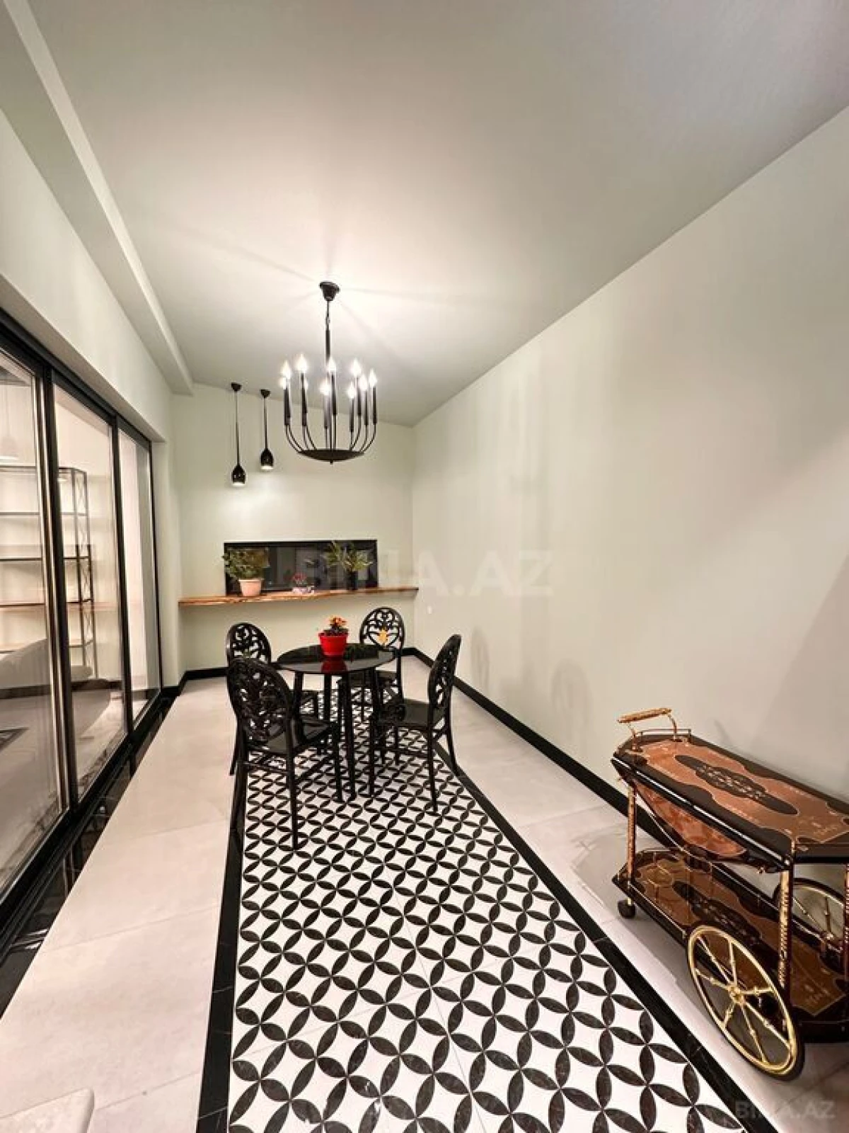 Satılır 5 otaqlı həyət evi 300 m²