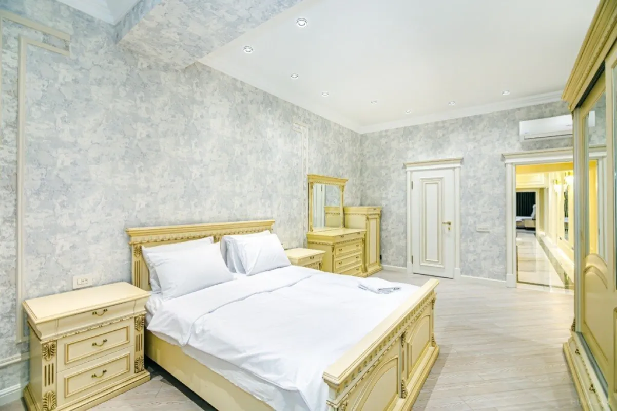 Kirayə verilir 4 otaqlı mənzil 180 m²