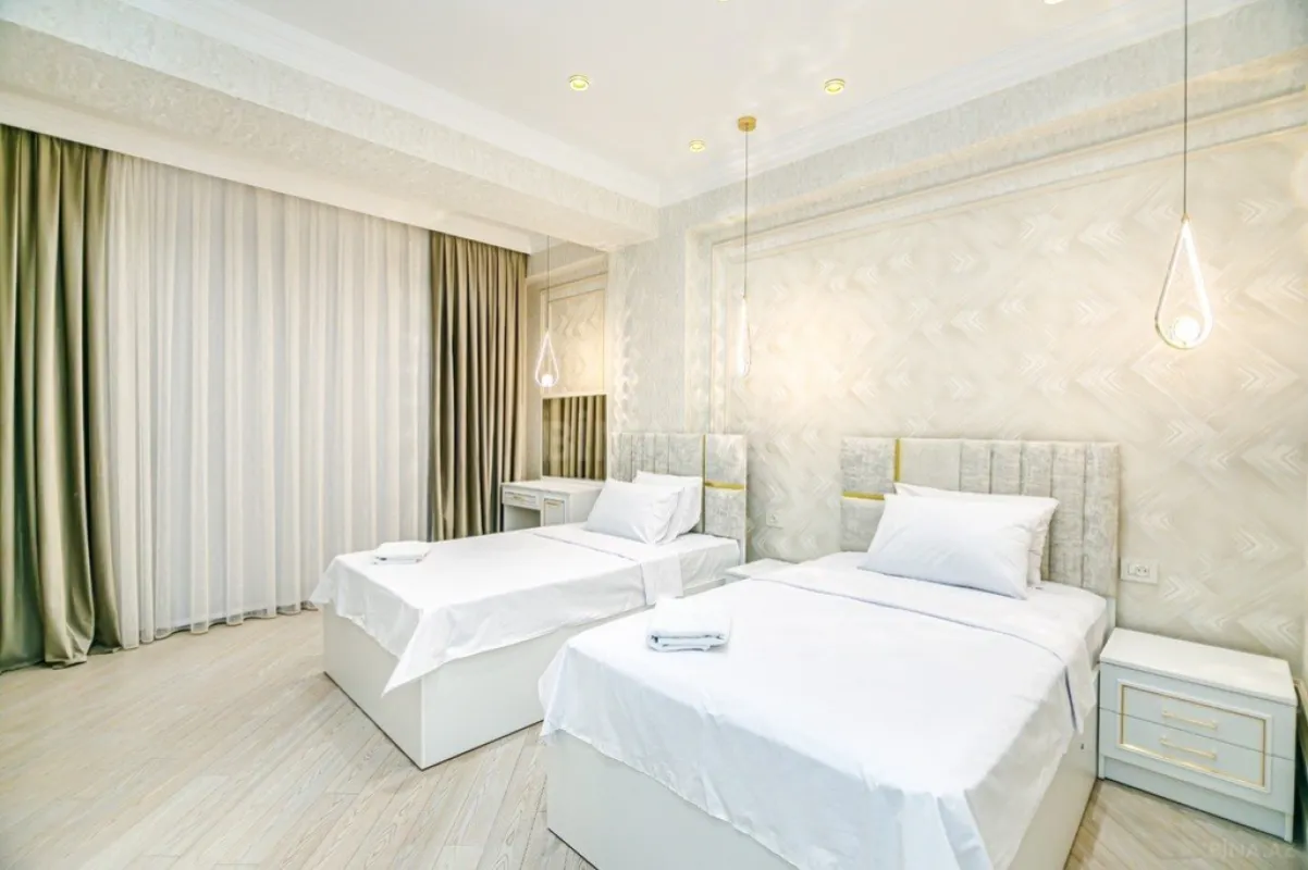 Kirayə verilir 4 otaqlı mənzil 180 m²