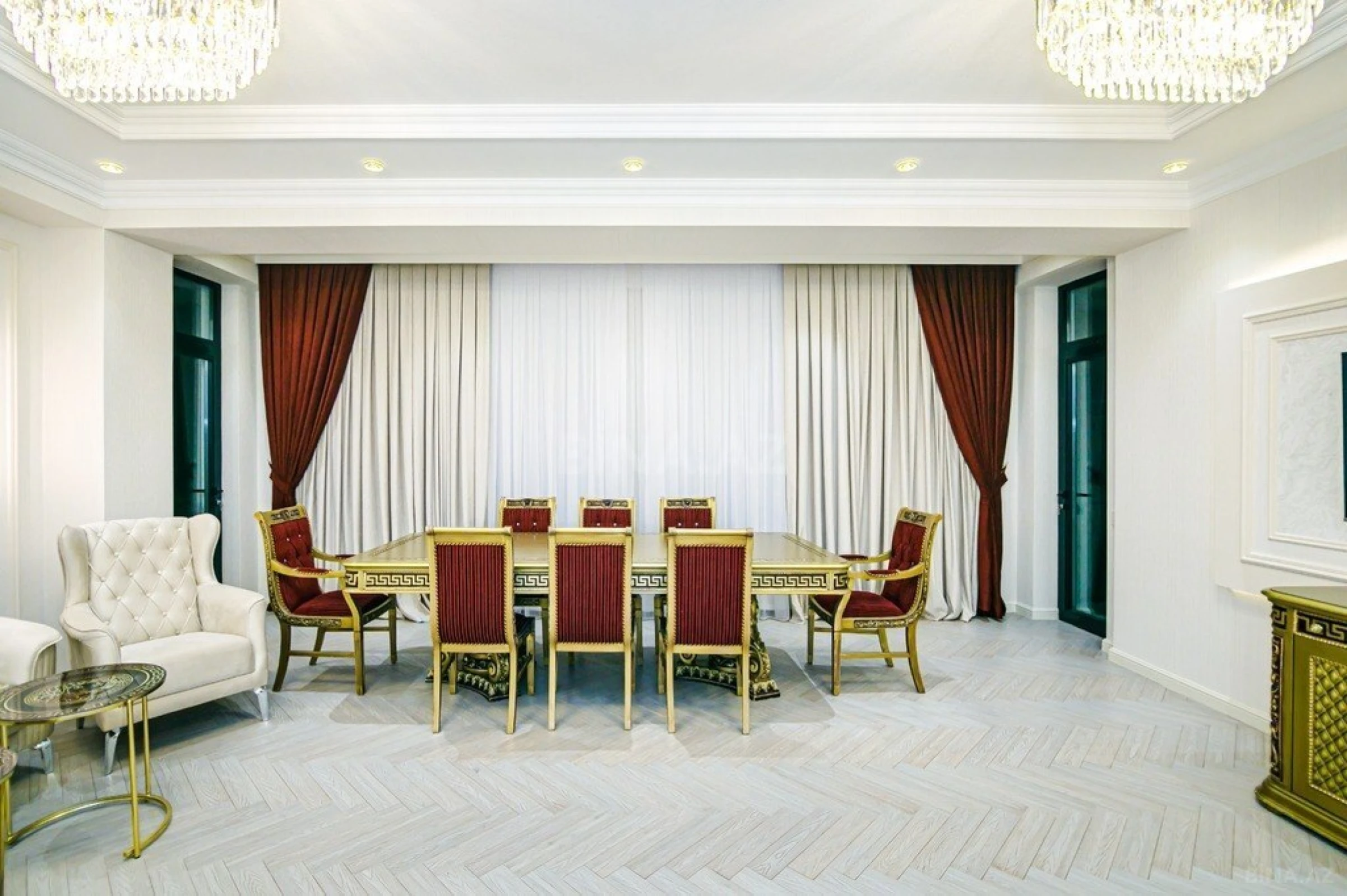 Kirayə verilir 4 otaqlı mənzil 180 m²