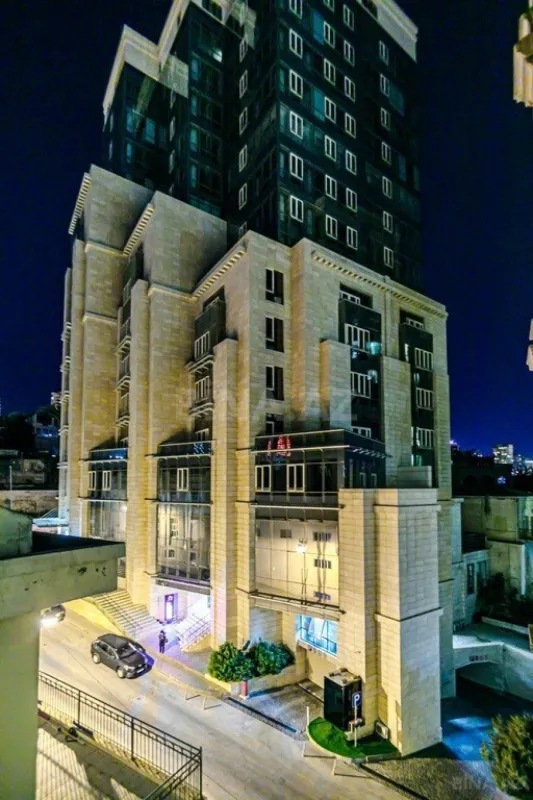 Kirayə verilir 4 otaqlı mənzil 180 m²