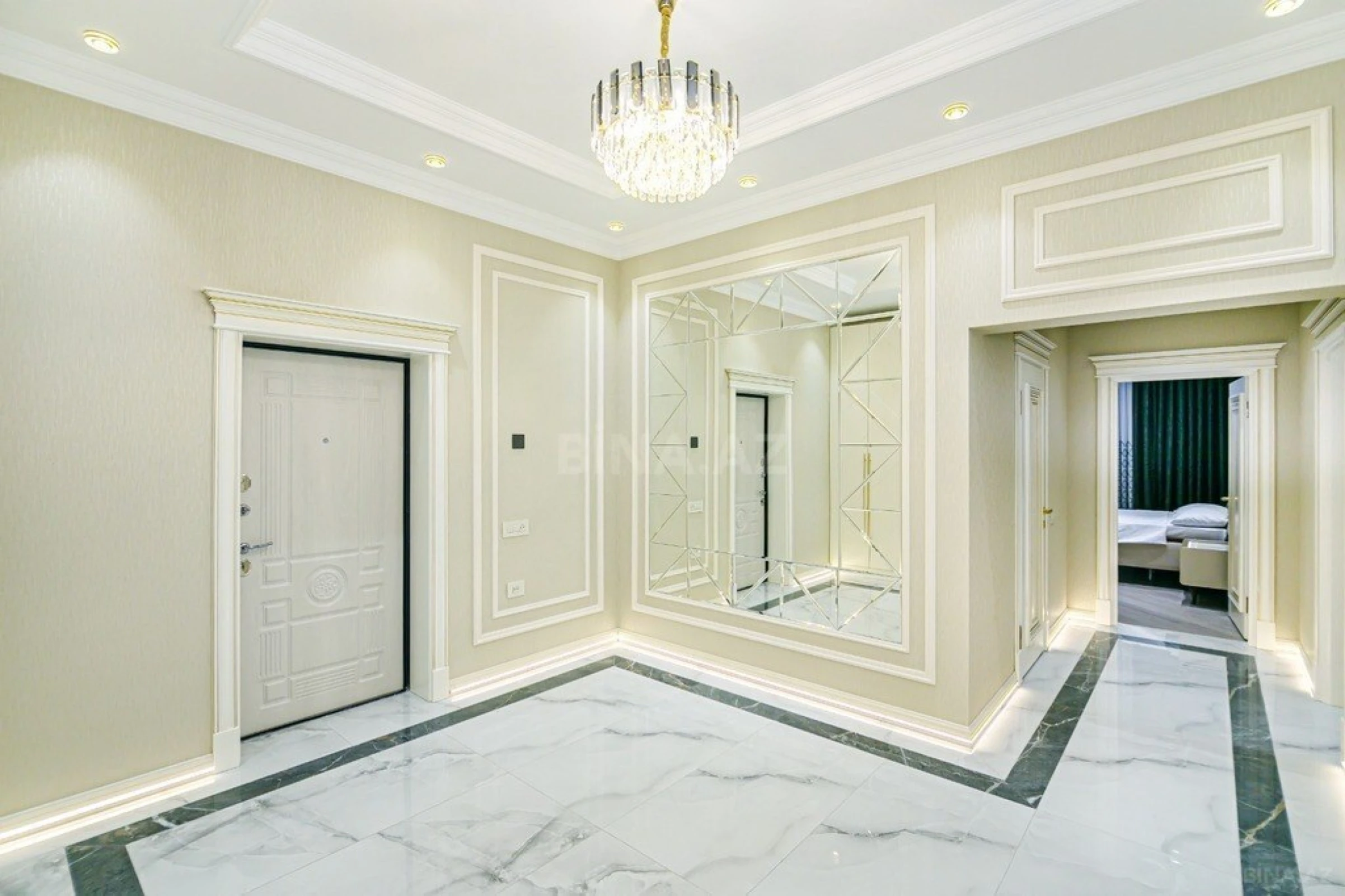 Kirayə verilir 4 otaqlı mənzil 180 m²