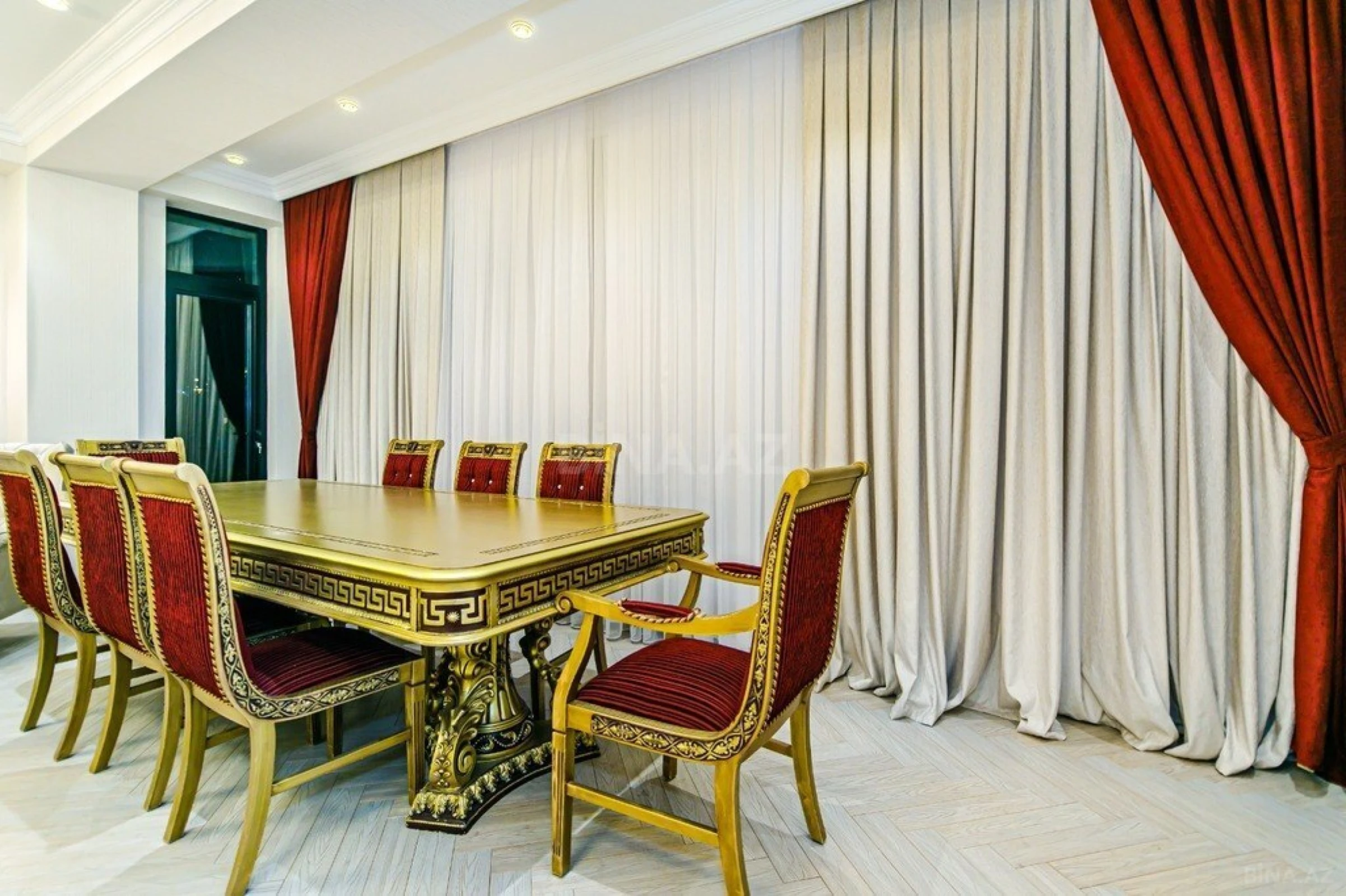 Kirayə verilir 4 otaqlı mənzil 180 m²