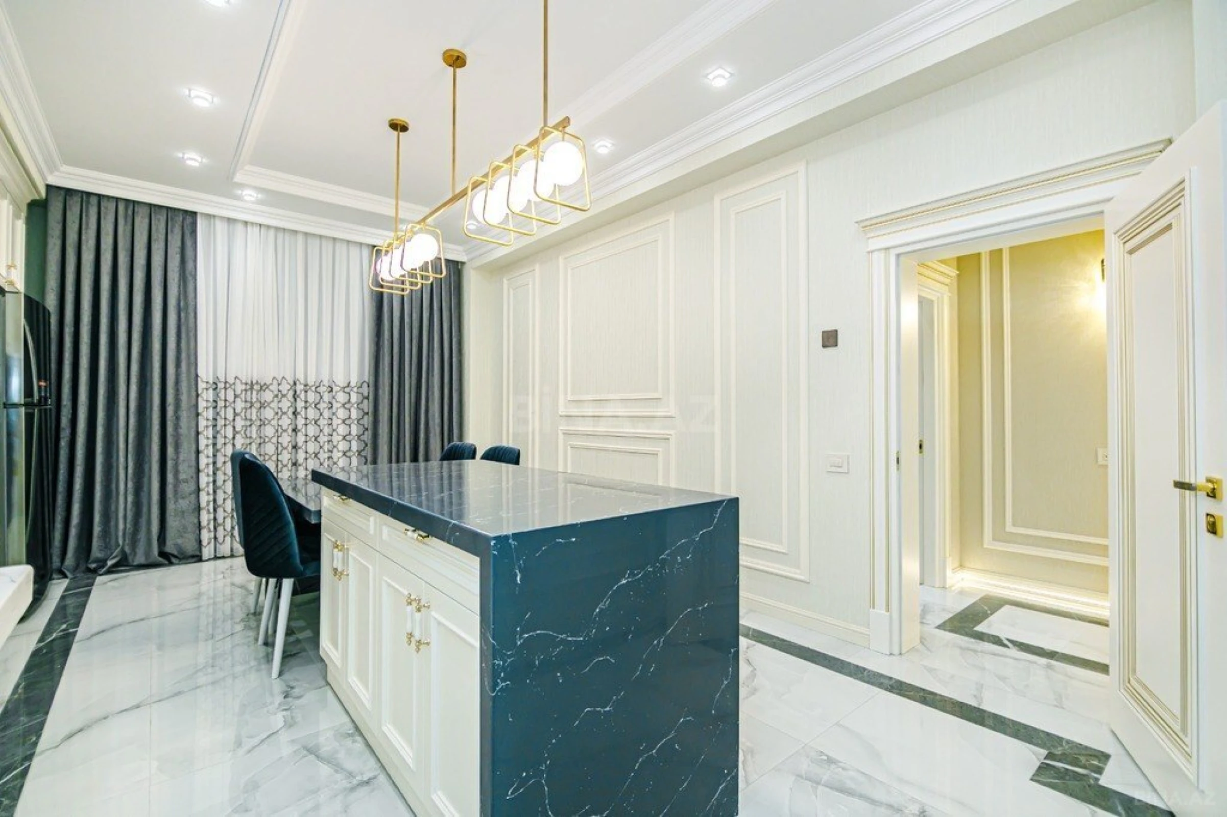 Kirayə verilir 4 otaqlı mənzil 180 m²
