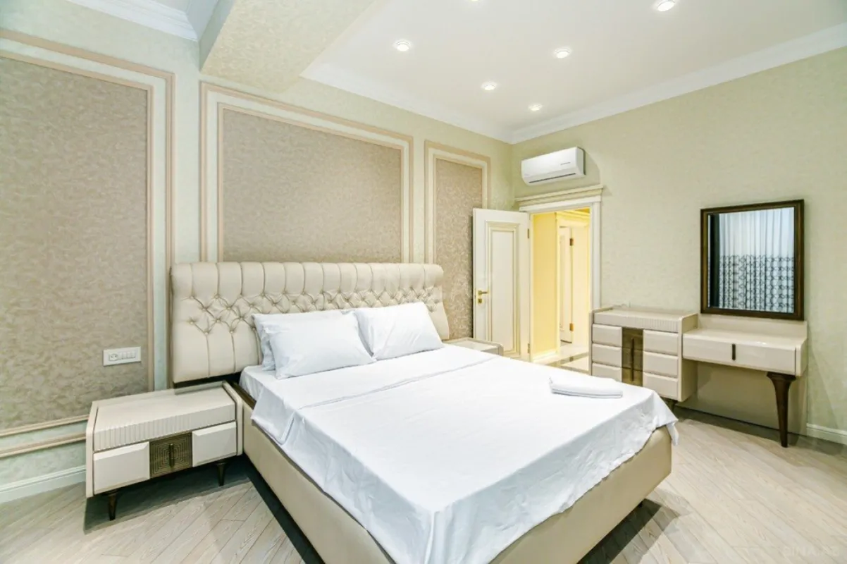 Kirayə verilir 4 otaqlı mənzil 180 m²