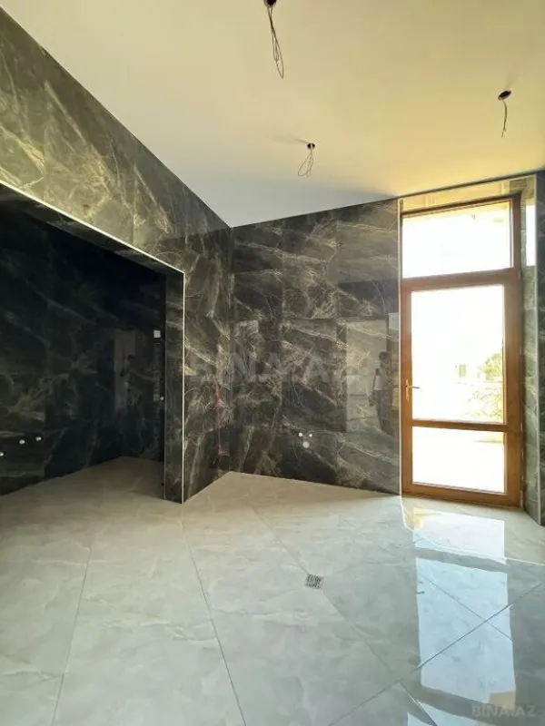 Satılır 5 otaqlı həyət evi 380 m²