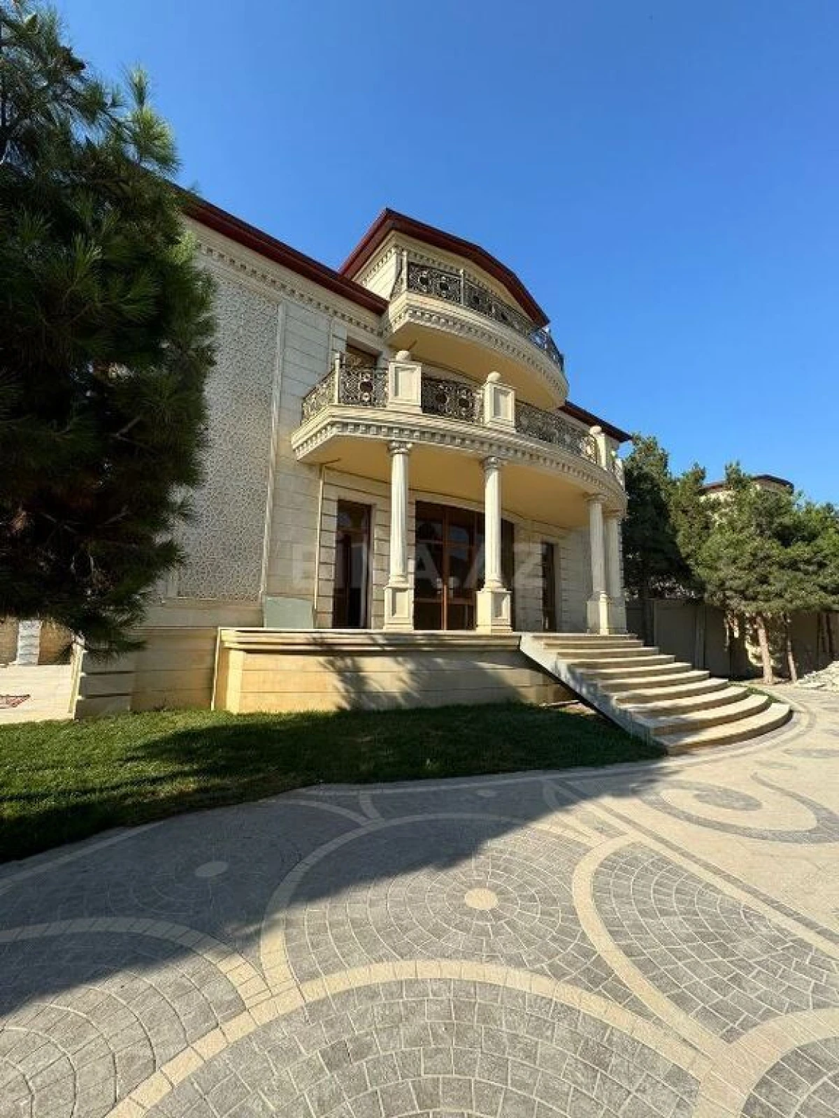 Satılır 5 otaqlı həyət evi 380 m²