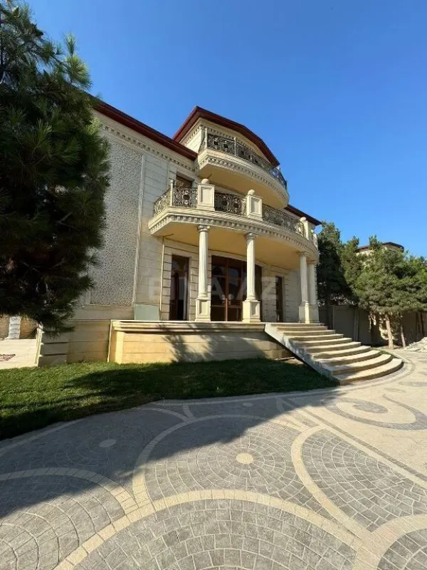 Satılır 5 otaqlı həyət evi 380 m²