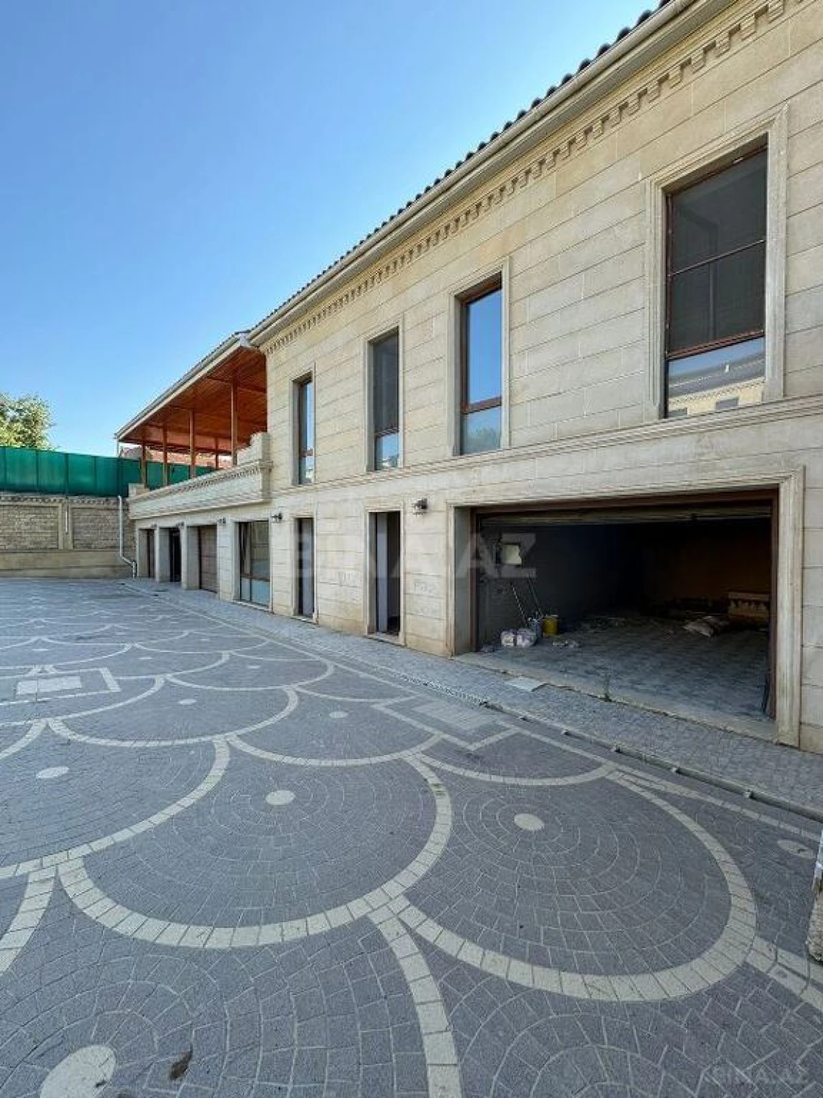 Satılır 5 otaqlı həyət evi 380 m²