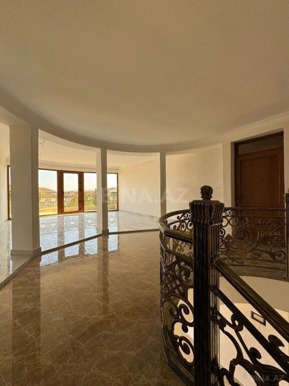 Satılır 5 otaqlı həyət evi 380 m²