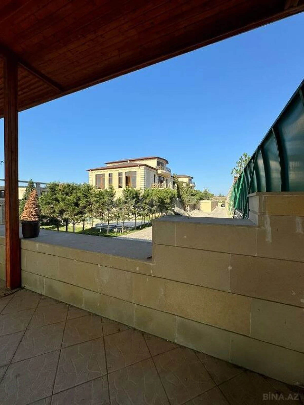 Satılır 5 otaqlı həyət evi 380 m²